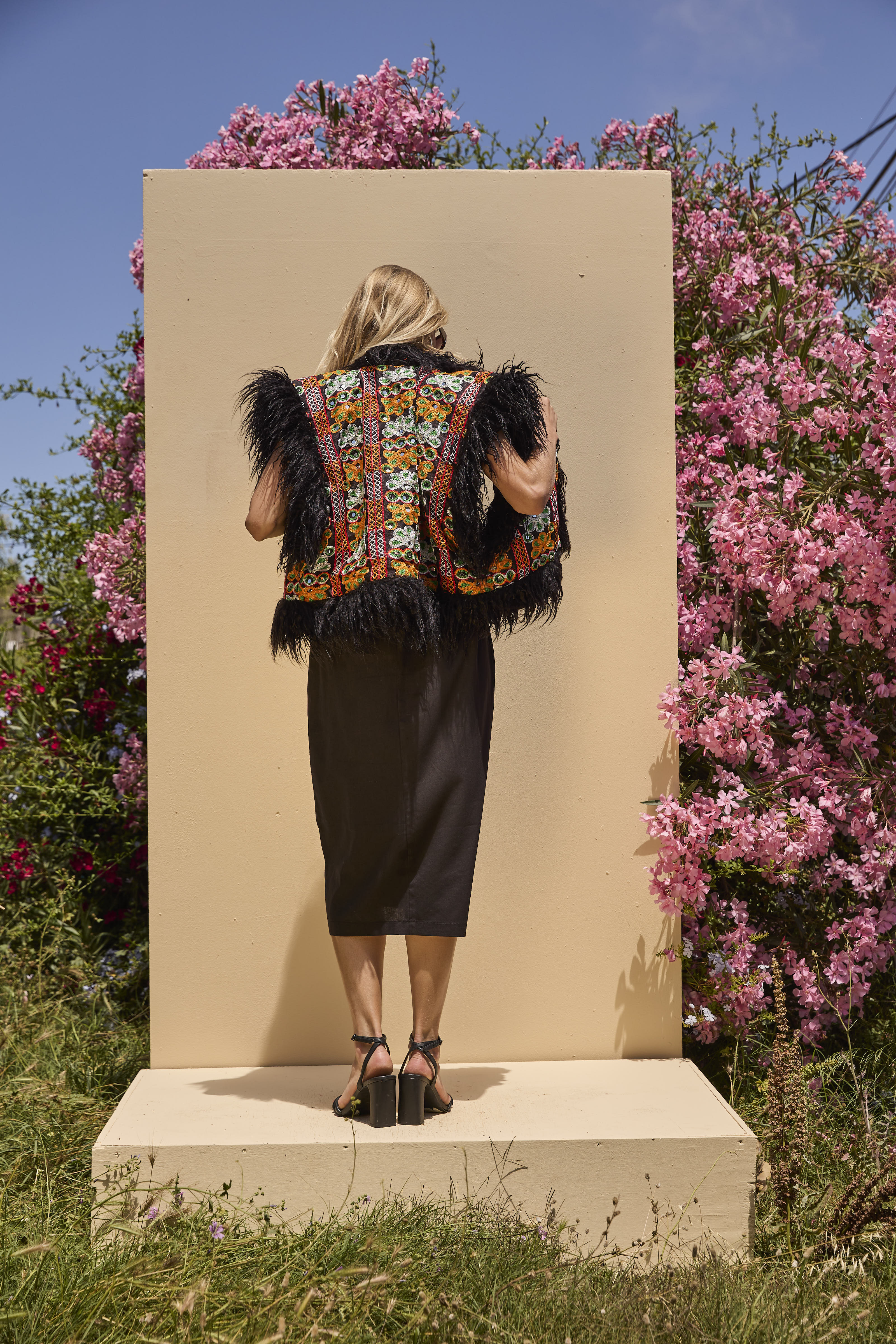 ALINA no3 Embroidered waistcoat - Image 3