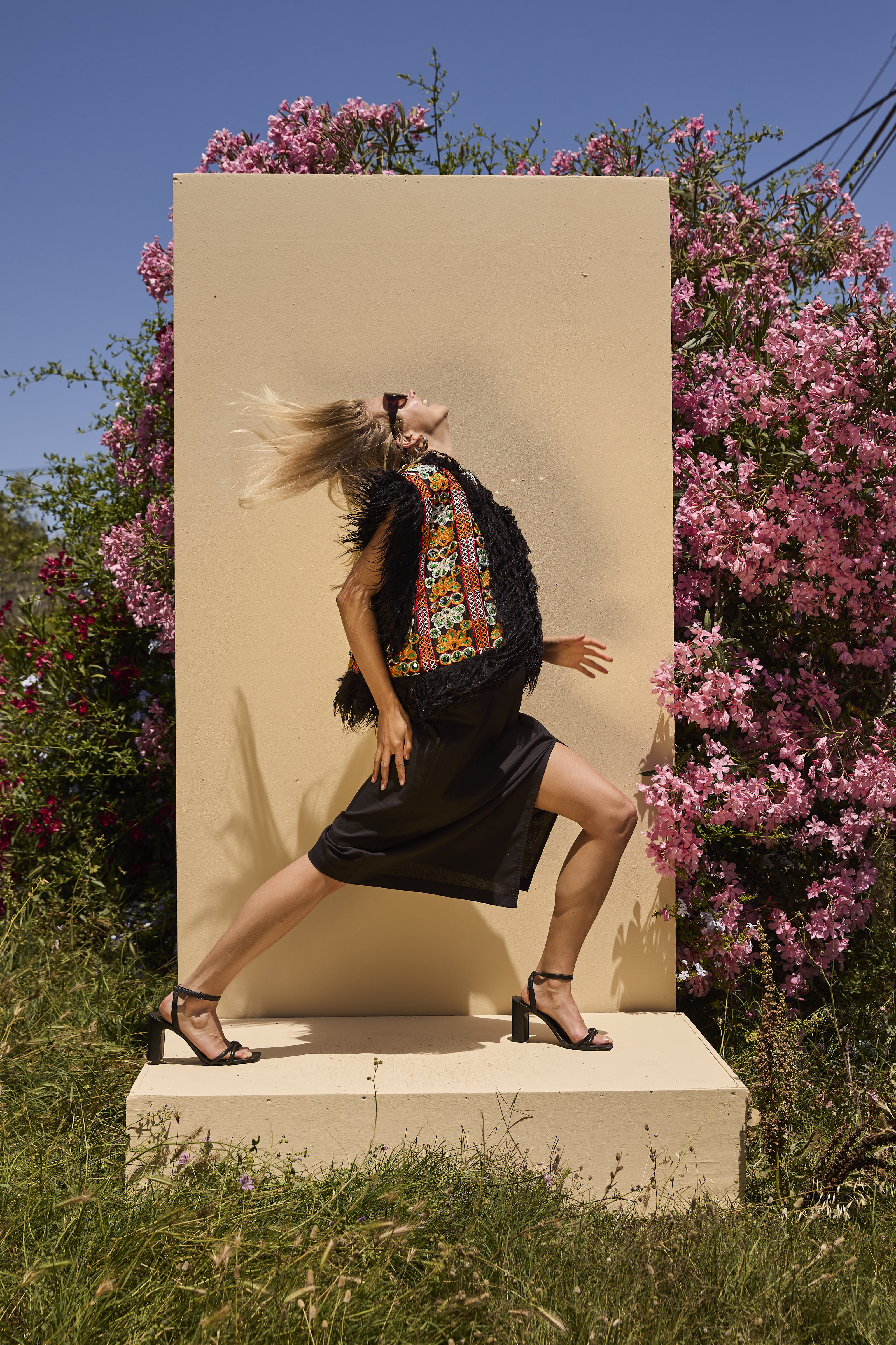 ALINA no3 Embroidered waistcoat - Image 7