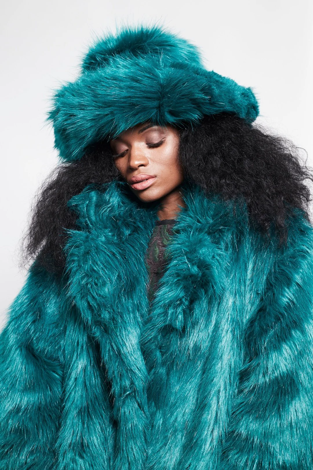 BUFFY Faux Fur Coat in Teal - Image 5